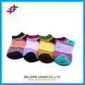 Calcetines modelados geométricos coloridos de la cubierta del pie / del calcetín del tobillo de las nuevas mujeres de la llegada